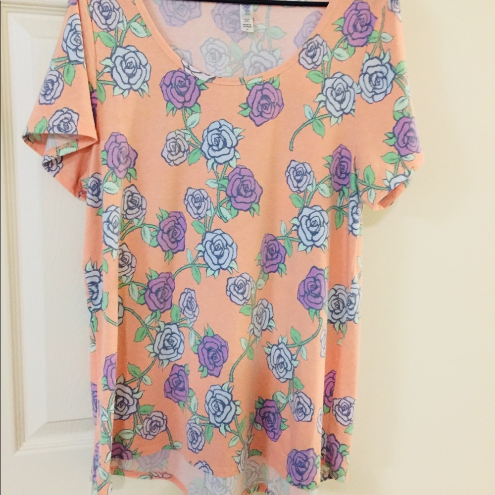 Washed but never worn LULAROE XL classic tee